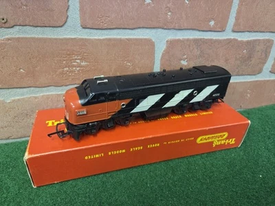 Triang Hornby HO/OO CN Canadian Diesel Locomotive  - Image 1 of 4