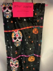 Betsey Johnson, Over-sized Ultra Soft Plush Throw 50" x 70" (Choose Pattern) - Picture 1 of 41