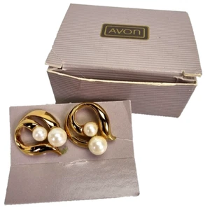 Avon Earrings Gold Tone Faux Pearls Modern Pierced Classic Vintage w Box New - Picture 1 of 10