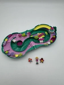 Vintage Bluebird Polly Pocket 1995 Splash And Slide Wasserpark mit Figuren - Bild 1 von 6
