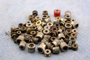 75 LIONEL CALIBRE O TERMINAL POSTE TUERCAS TAPAS - Imagen 1 de 2