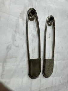Vitage Set of 2 Heavy Duty Large Risdon Key-Tag Safety Pins - Picture 1 of 6