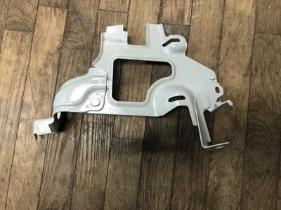 Nissan Cube 2011, soporte de montaje para computadora, fabricante de equipos originales Foto 1 de 4