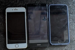 iPhone 6,Nokia C100, iPhone 7 Lot Read Description Before Buying  - Picture 1 of 8