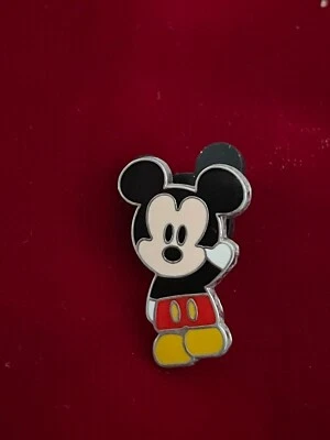 迪士尼可爱米老鼠挥舞香港迪士尼乐园单针 1 — 第 1/2 张图片