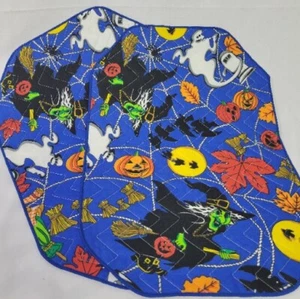 Unbenutztes Vintage Set 2 Halloween Stoff Tischsets Hexe Kürbis Geist gesteppt - Bild 1 von 3