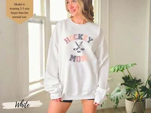 Hockey Mom Sweatshirt, Hockey Mom Sweatshirt mit Rundhalsausschnitt, Sweatshirt für Mama, Mom Hoc - Bild 1 von 14