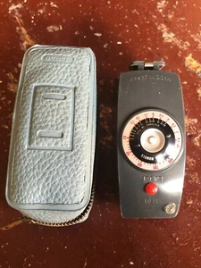 VINTAGE BOOTS COMPACT D FLASH GUN AND CASE WITH CASE - Picture 1 of 4