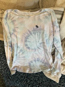 abercrombie kids long sleeve T-shirt.      P14 - Picture 1 of 3