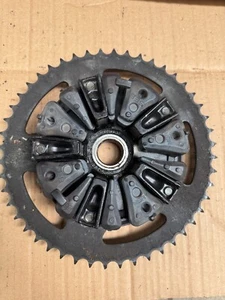 YAMAHA YZF R6 5EB 1999 -2002 REAR WHEEL SPROCKET CARRIER WITH CUSH RUBBERS - Picture 1 of 2