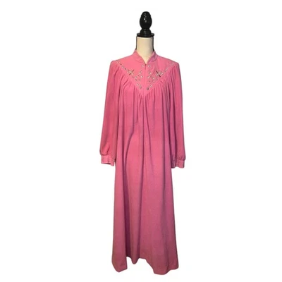 Camisón vintage años 70 Vanity Fair rosa polar bordado talla mediana ropa de salón Foto 1 de 4