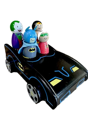 5 piezas. Vehículo batimóvil de madera 2016 DC Comics 2016 8”x5” más Batman/Robin +2 Foto 1 de 4