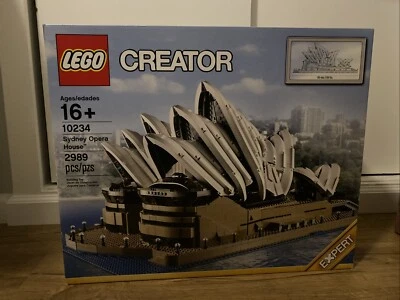 LEGO Creator Expert: Sydney Opera House (10234) - Image 1 of 4