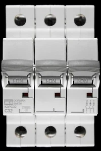 Dorman Smith 32 AMP CURVE C 10kA DREIFACHPOL MCB UNTERBRECHUNGSSCHALTER K3PC32 - Bild 1 von 6