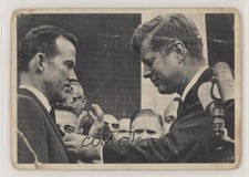 1964 Topps The Story of John F Kennedy John F Kennedy Gordon Cooper #7 qp4