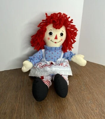 Muñeca de tela Raggedy Ann 16"" Hasbro Aurora felpa hilo rojo pelo Foto 1 de 3