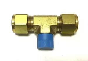 1/2 Tube x 1/2 Tube x 3/8 MNPT Brass Male Tee Parker 8-8-6 SBZ-B - Picture 1 of 3