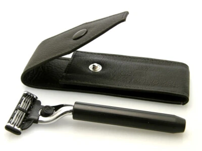 DR. DITTMAR Mach3 razor including leather case