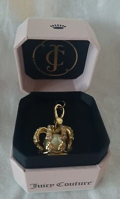 Dije corona perlas Juicy Couture NUEVO EN CAJA  Foto 1 de 4