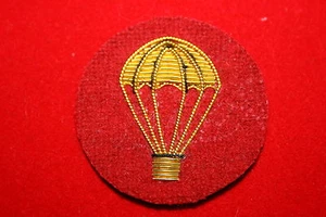 BRITISH UN ATTACHED UNATTACHED PARACHUTE LIGHTBULB PATCH DRESS RED AIRBORNE - Picture 1 of 1
