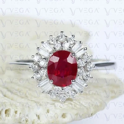 Anillo con racimo de diamantes y rubíes naturales forma ovalada de 4,20 quilates enchapado en platino 950PT Foto 1 de 4