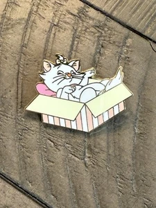 Prendedor misterioso de gatos en cajas de Disney - Marie The Aristocats - Imagen 1 de 2
