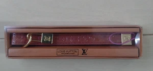 LOUIS VUITTON Handyarmband Leder braun mit rosa Logo Bettelplatte L24,5 cm - Bild 1 von 6