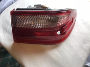 Luz trasera de freno de giro derecho MB E320 2001 culo # A210 820 36 64 usado buen estado - Imagen 1 de 6