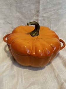 Cazuela horno holandés esmalte naranja quemado cocotte calabaza hierro fundido Staub de 3,5 cuartos de galón - Imagen 1 de 10