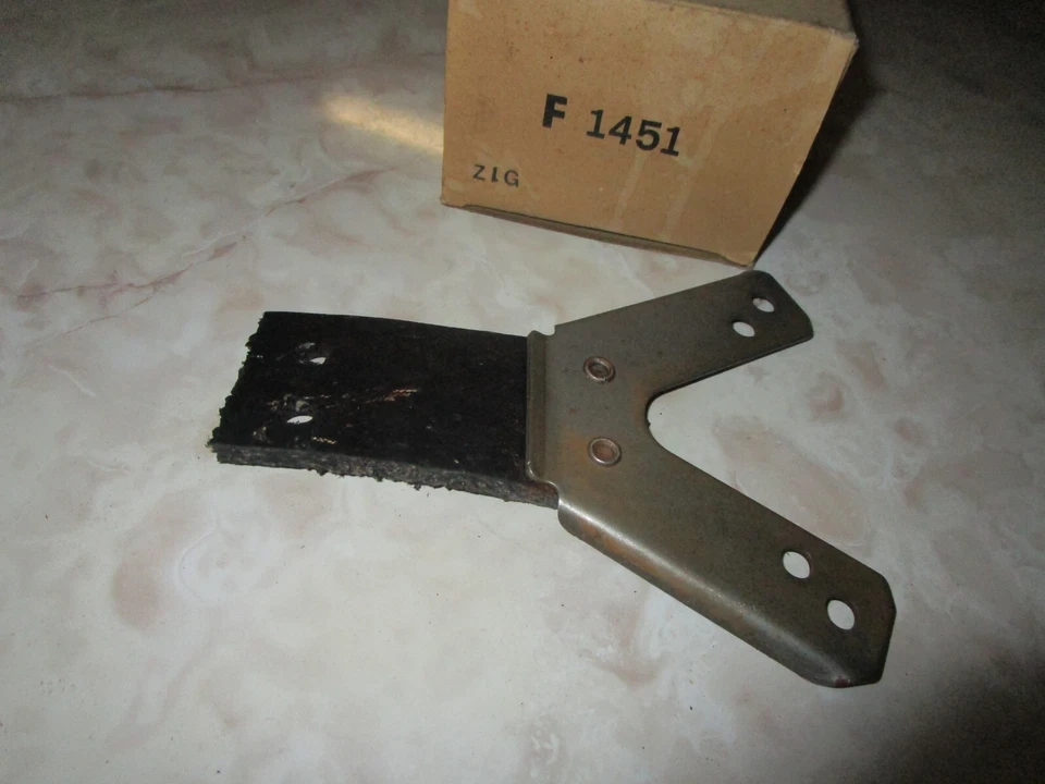 Suspensión de tubo de escape trasero NORS 1970 1971 1972 1973 1974 1975 Ford Maverick, Comet Foto 1 de 3