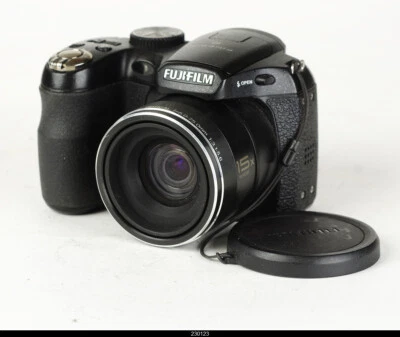 Fujifilm FinePix S1600 12 MP Digital Camera - Image 1 of 4