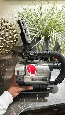 Sony CCD-TRV85 Stereo HI8 8mm Video8 Camcorder Bundle VCR Player Video Transfer - Image 1 of 4