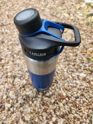 Camelbak Chute Vacuum Insulated Stainless Steel, Blue Water Bottle 20 oz Silver - Image 1 of 4