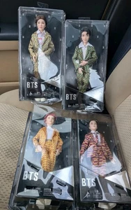 Mattel 2019 BTS LOTE DE 4 muñecas de moda nuevas en cajas dañadas, ver fotos - Imagen 1 de 6