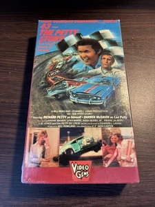 43 - The Petty Story (1972) VHS - The Royal Family Of Racing - Neu! Versiegelt! - Bild 1 von 2