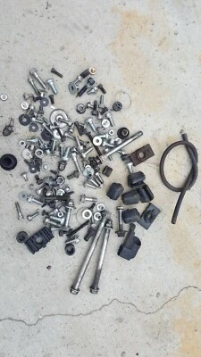2013 11-13 Honda CBR250R CBR 250R OEM MISC Porcas Parafusos Hardware peça parafusos lote - Imagem 1 de 4