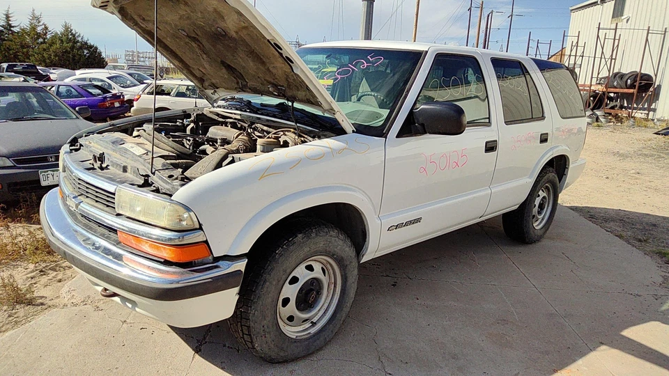 1996-05 S10 Blazer Complete Central Port Fuel Injector Assembly Oem Spider 4.3l - Image 1 of 4