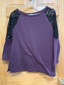 Vecchia blusa colore prugna marina con ritagli in pizzo nero taglia S - Foto 1 di 6