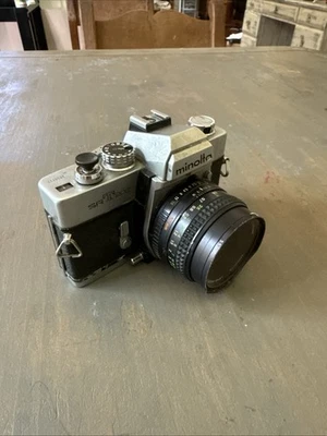 Cámara Minolta SRT 101 35 mm con lente MD 50 mm 1:1,7 Japón Minolta y correa Tamrac Foto 1 de 4