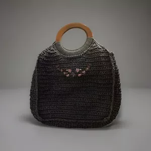 Gehäkelte Raffia-Handtasche mit Holzgriffen und bestickten Blumen vorne - Bild 1 von 8