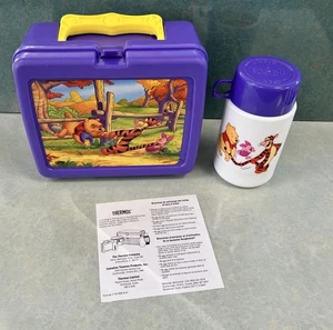 Vintage 1990’s Disney Winnie The Pooh Thermoskanne Lila Kunststoff Lunchbox mit Thermoskanne - Bild 1 von 10