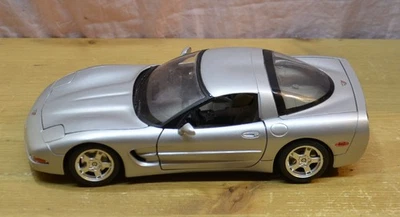 MODELLINO AUTO CHEVROLET CORVETTE C5 BBURAGO SCALA 1/18  [RP03] - Immagine 1 di 4