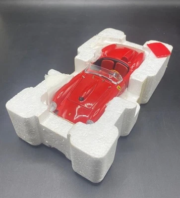 Danbury Mint The 1958 Ferrari 250 Testa Rossa Roadster 1/24 Scale Model with COA - Image 1 of 4