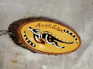Australisches Känguru Holz Schlüsselanhänger Aborigines Marlu Holzkunst  - Bild 1 von 3