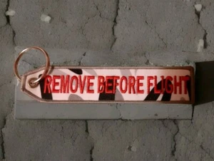 Remove Before Flight - Camouflage - Schlüsselanhänger - Schrift gestickt - Neu - Bild 1 von 1