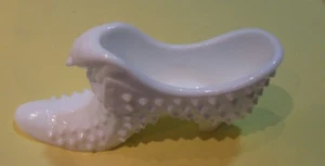 Schöner weißer Schuhnagel Milchglas Katzenkopf 5" Slipper Schuh 1980er Vintage - Bild 1 von 8