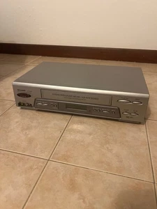 SHARP VIDEOREGISTRATORE VHS CON TELECOMANDO - Foto 1 di 3