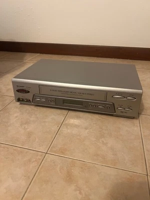 SHARP VIDEOREGISTRATORE VHS CON TELECOMANDO - Immagine 1 di 3