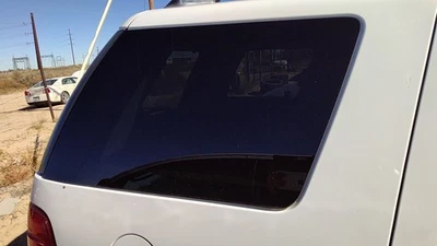 Оригинальное заднее стекло на четверть стекла для правостороннего пассажира Ford Explorer 2002-2010 годов выпуска - Изображение 1 из 3