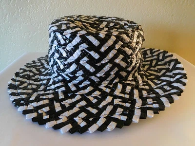 Nuevo Sombrero de Paja Eugenia Kim Stevie ~ Blanco y Negro ~ $345.00 Foto 1 de 4